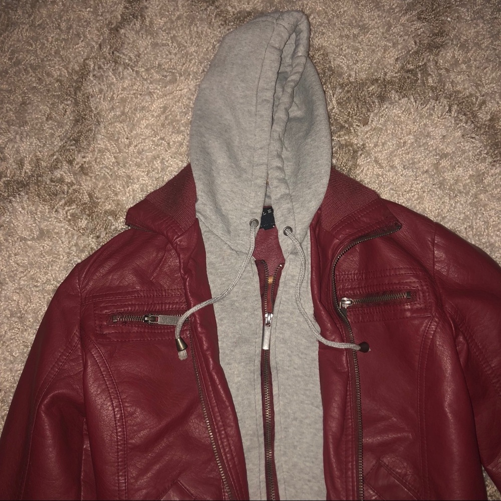 Red leather jacket - Picture 2 of 4
